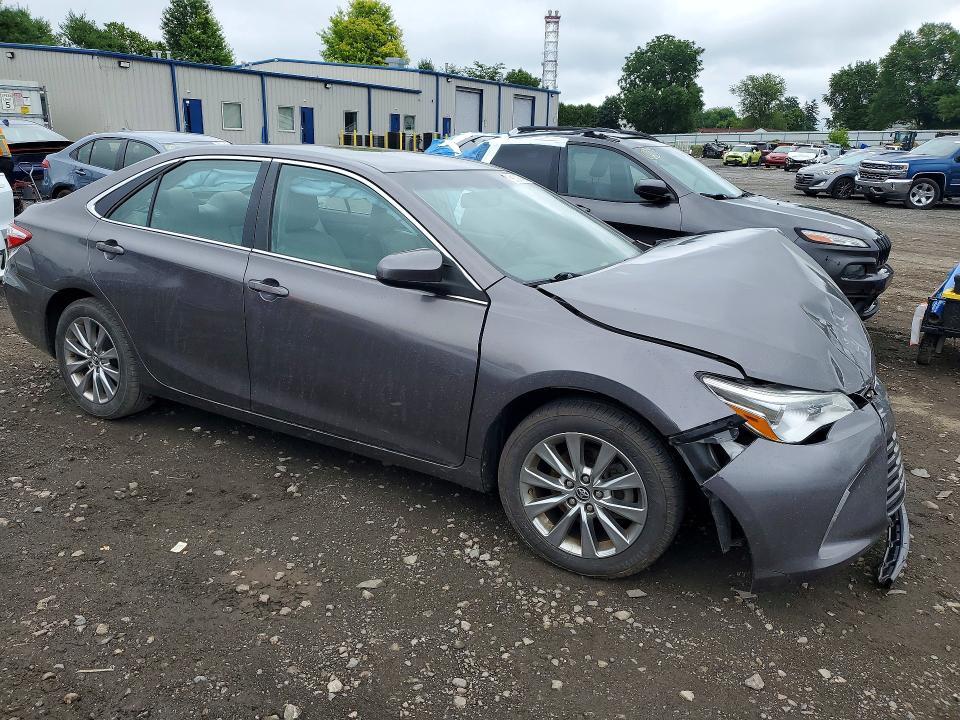 2015 TOYOTA CAMRY XLE — Фото 4 из 12
