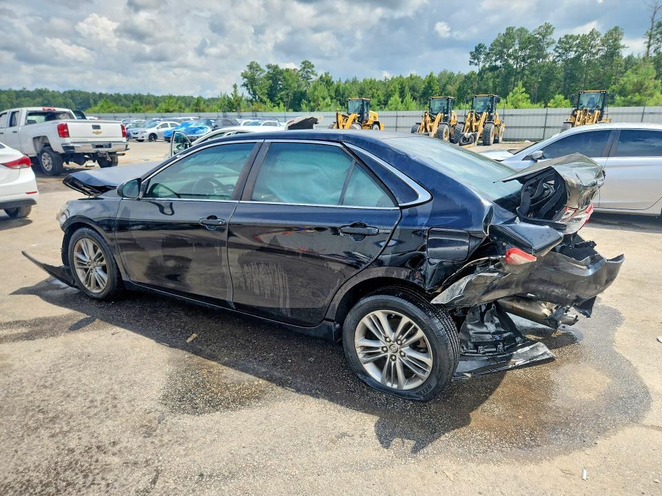 2015 TOYOTA CAMRY SE — Фото 2 из 12