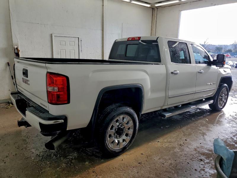 2015 GMC SIERRA K2500 DENALI — Фото 3 из 12