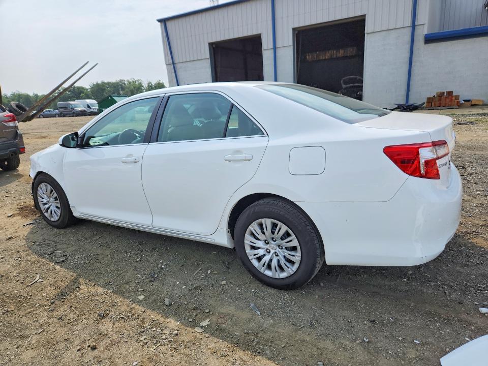2014 TOYOTA CAMRY LE — Фото 2 из 13