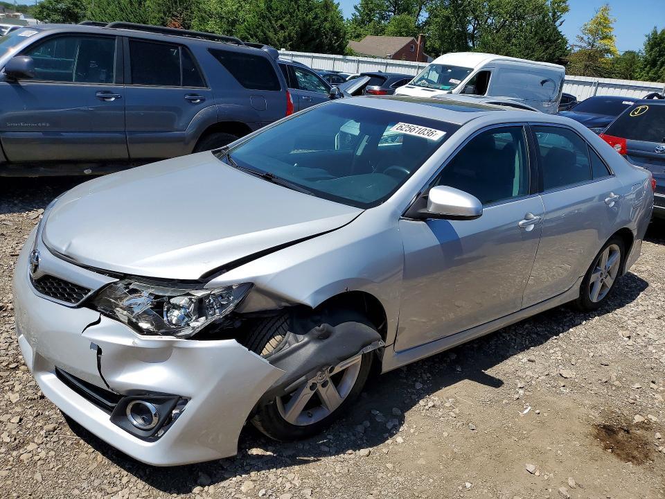 2012 TOYOTA CAMRY SE