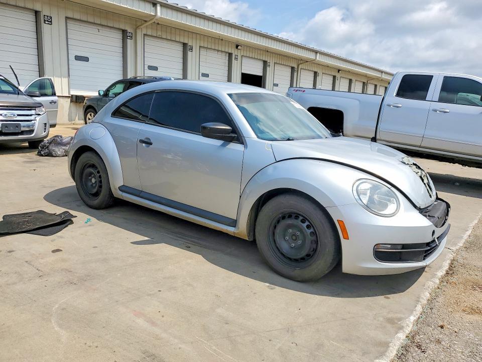 2012 VOLKSWAGEN BEETLE — Фото 4 из 12