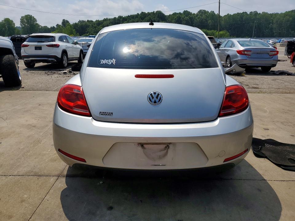 2012 VOLKSWAGEN BEETLE — Фото 6 из 12