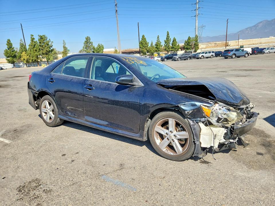 2012 TOYOTA CAMRY SE — Фото 4 из 13