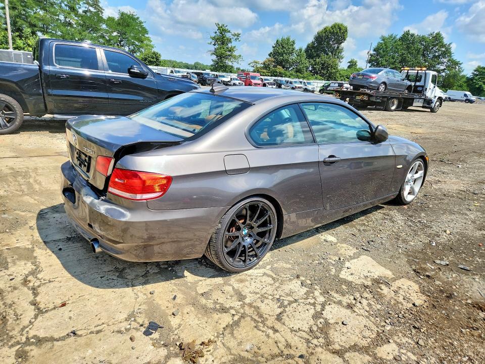 2010 BMW 335 I — Фото 3 из 12