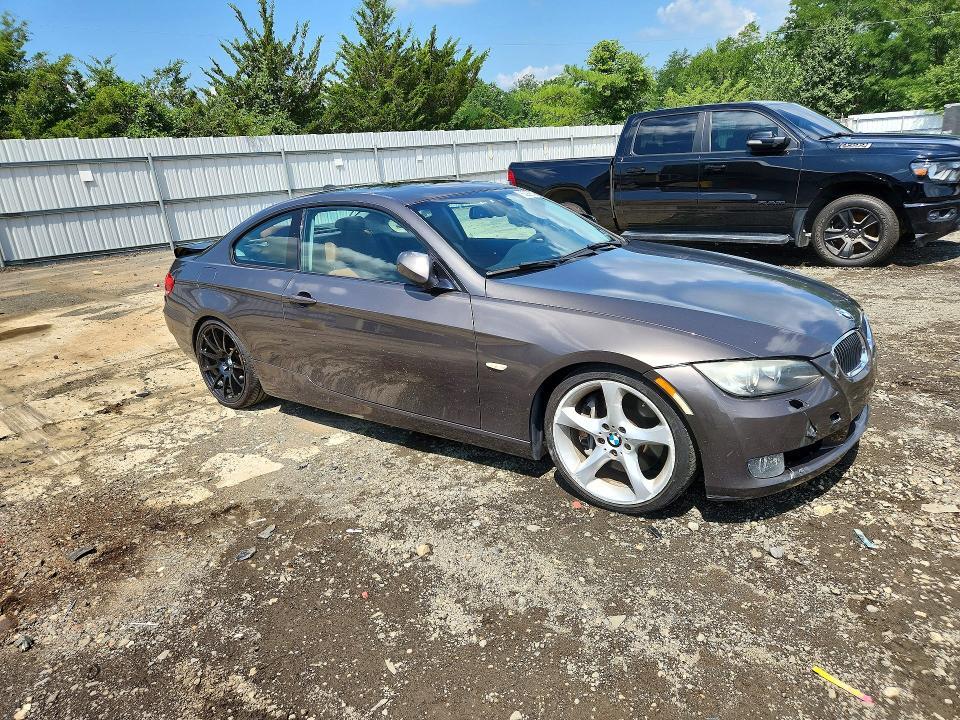 2010 BMW 335 I — Фото 4 из 12