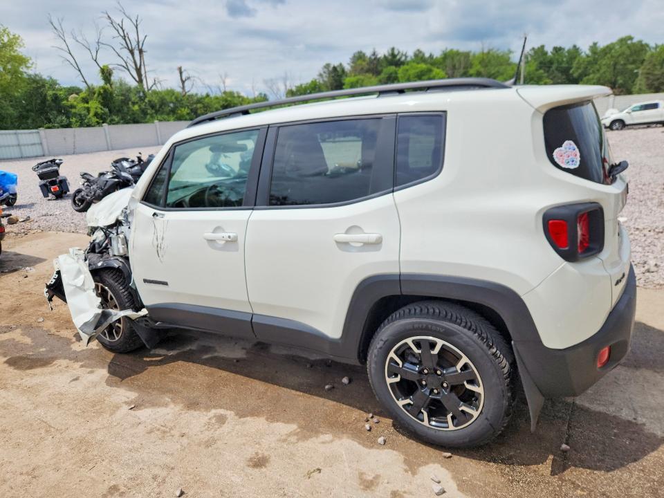 2023 JEEP RENEGADE LATITUDE — Фото 2 из 13