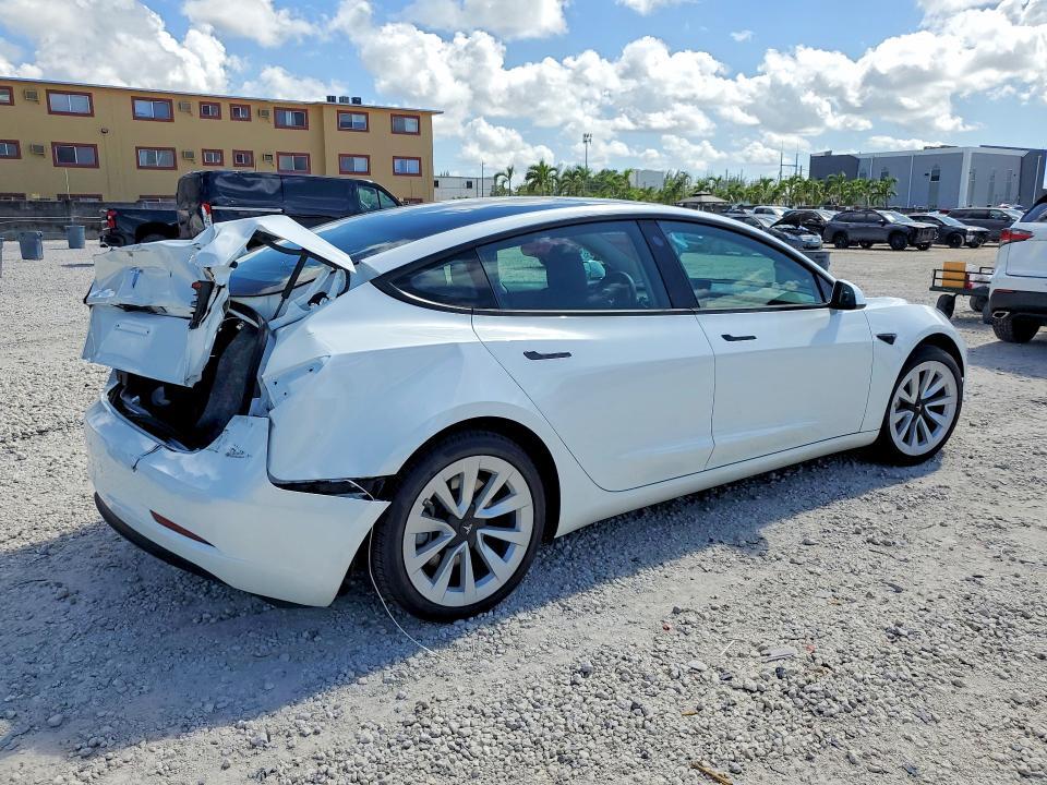 2023 TESLA MODEL 3 — Фото 3 из 12