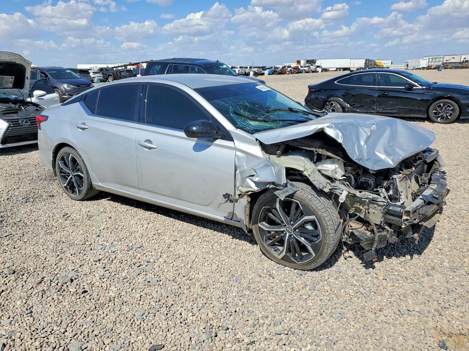2023 NISSAN ALTIMA SR — Фото 4 из 13