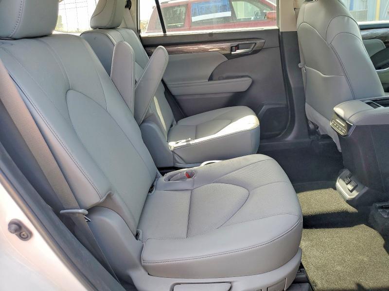 2023 TOYOTA HIGHLANDER HYBRID LIMITED — Фото 11 из 14