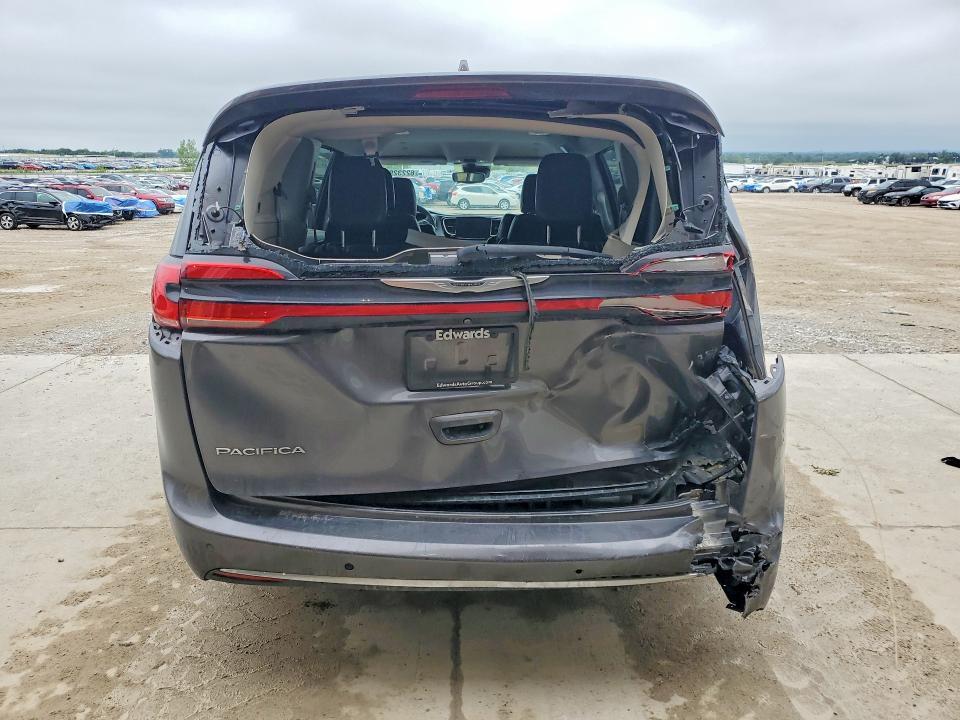 2022 CHRYSLER PACIFICA TOURING L — Фото 6 из 13