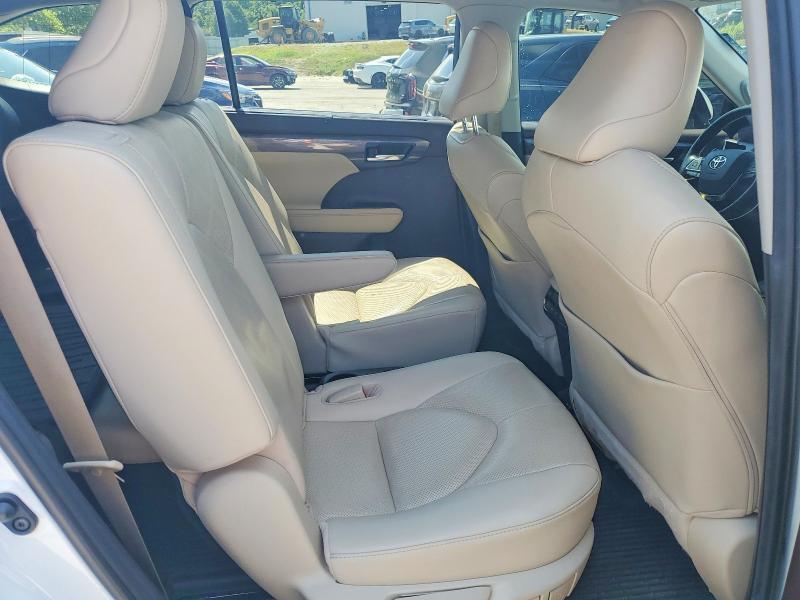2021 TOYOTA HIGHLANDER PLATINUM — Фото 11 из 13