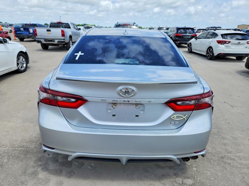 2021 TOYOTA CAMRY SE — Фото 6 из 12