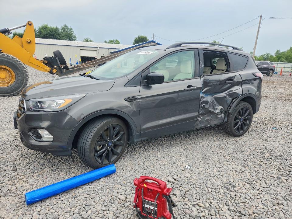 1FMCU9HD9JUD36278 2018 FORD ESCAPE photo no. 1