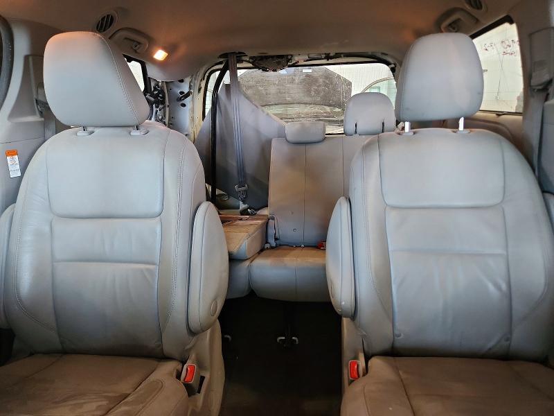 2018 TOYOTA SIENNA XLE PREMIUM 7-PASSENGER — Фото 10 из 14