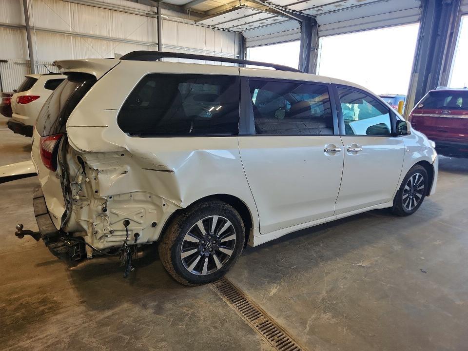 2018 TOYOTA SIENNA XLE PREMIUM 7-PASSENGER — Фото 3 из 14