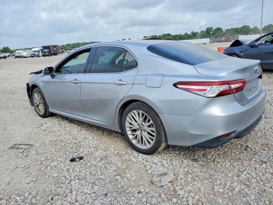 2018 TOYOTA CAMRY XLE — Фото 2 из 12