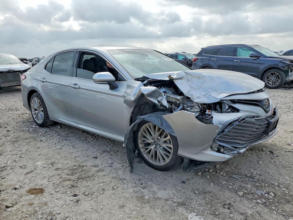2018 TOYOTA CAMRY XLE — Фото 4 из 12