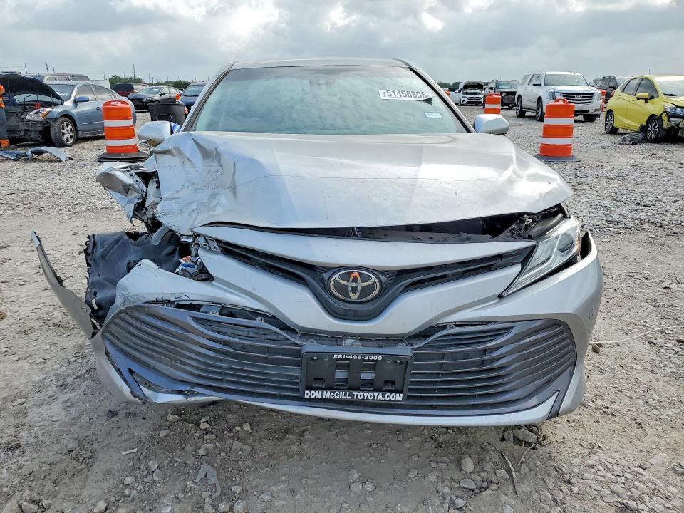 2018 TOYOTA CAMRY XLE — Фото 5 из 12