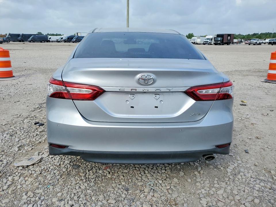 2018 TOYOTA CAMRY XLE — Фото 6 из 12