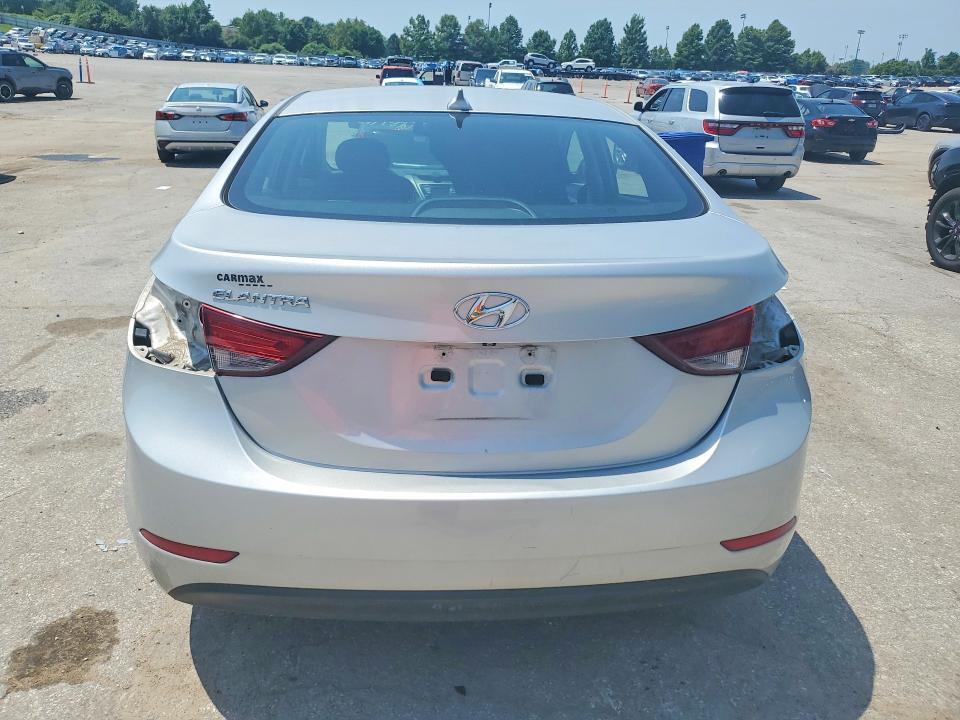 2016 HYUNDAI ELANTRA SE — Фото 6 из 12
