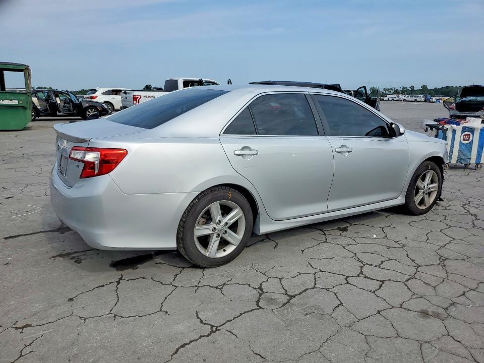 2014 TOYOTA CAMRY SE — Фото 3 из 13