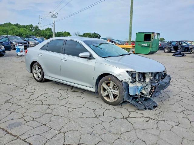 2014 TOYOTA CAMRY SE — Фото 4 из 13