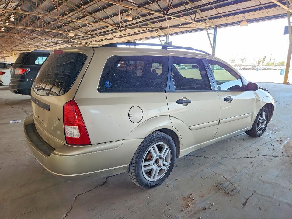 1FAFP3630YW229639 2000 FORD FOCUS photo no. 3