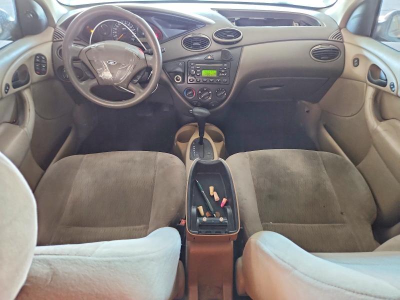 1FAFP3630YW229639 2000 FORD FOCUS photo no. 8