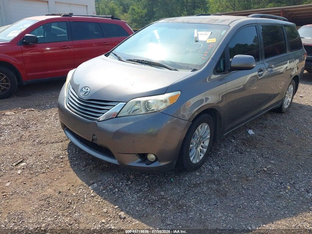 5TDYK3DC9BS125081 2011 TOYOTA SIENNA photo no. 2