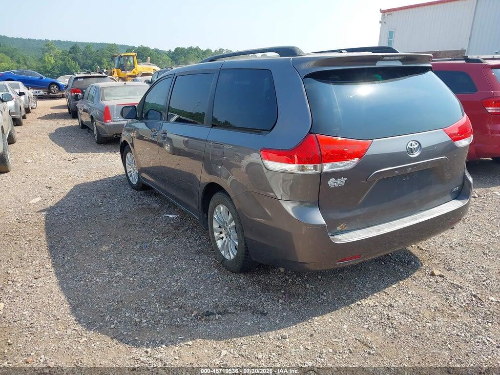 5TDYK3DC9BS125081 2011 TOYOTA SIENNA photo no. 3