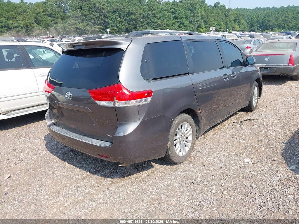 5TDYK3DC9BS125081 2011 TOYOTA SIENNA photo no. 4