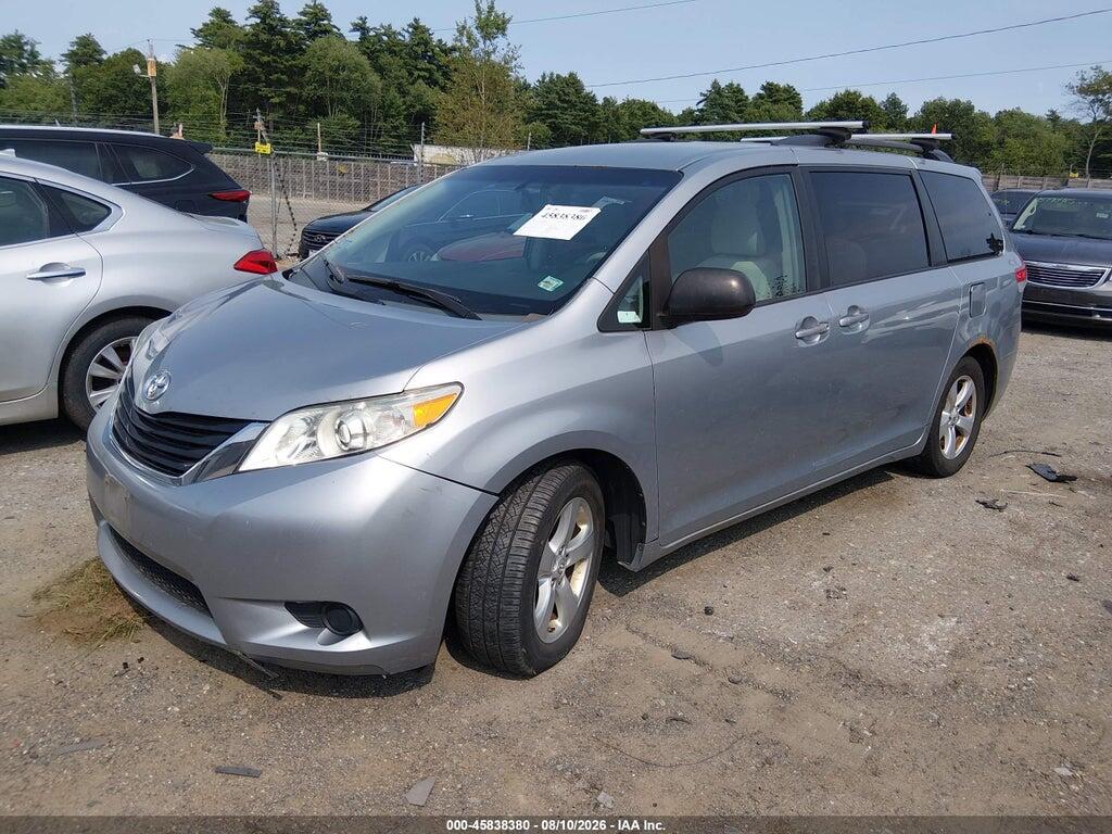 5TDKK3DC0BS053435 2011 TOYOTA SIENNA photo no. 2