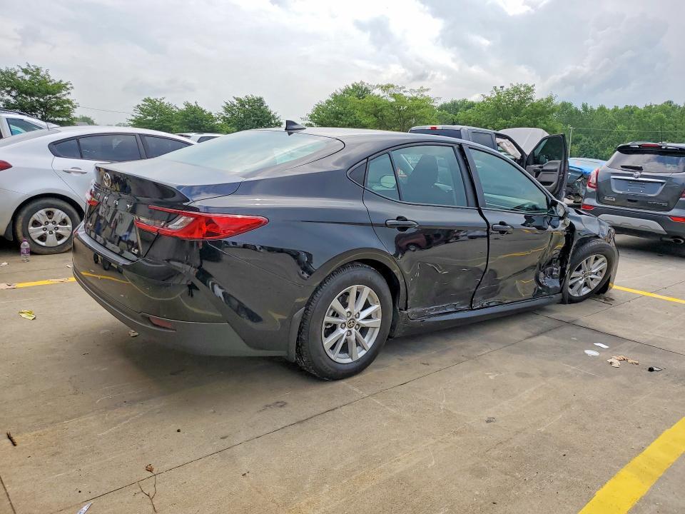2026 TOYOTA CAMRY LE — Фото 3 из 12