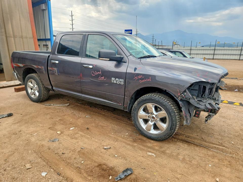 2017 RAM 1500 SLT — Фото 4 из 13
