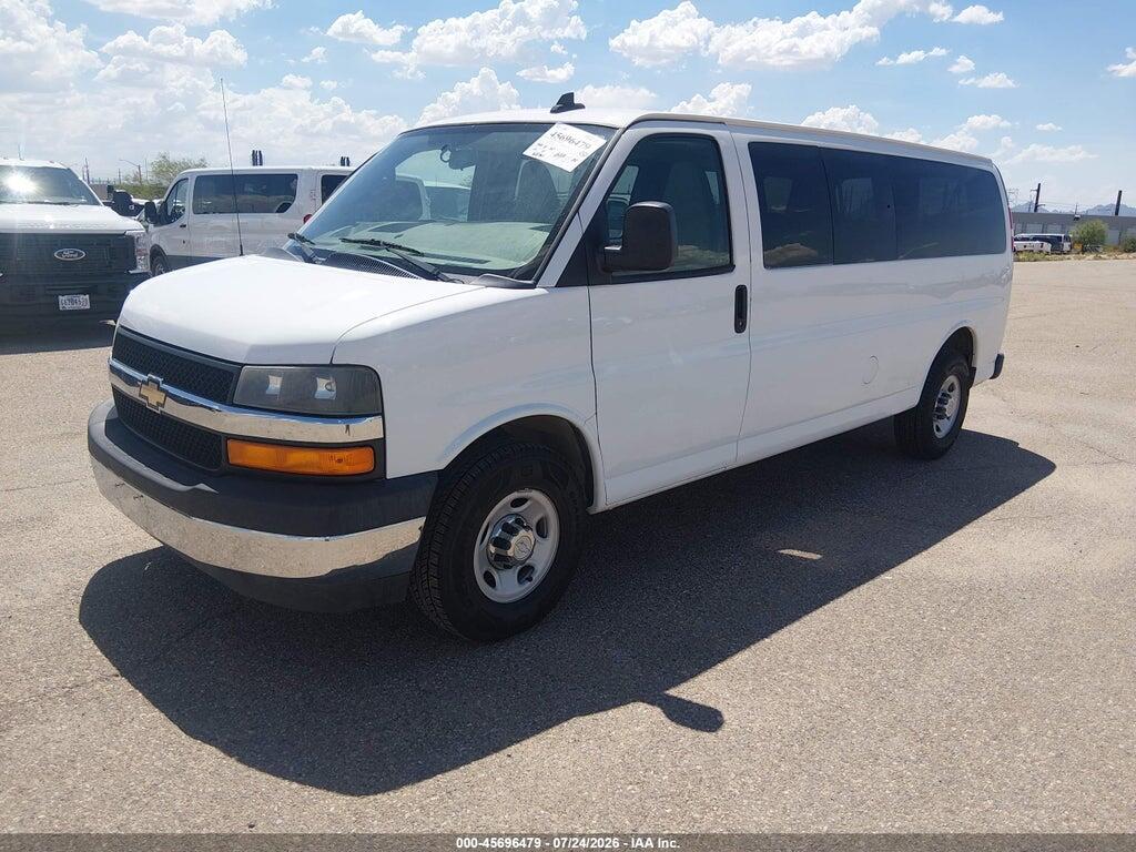 1GAZGPFF8H1225689 2017 CHEVROLET EXPRESS 3500 photo no. 2