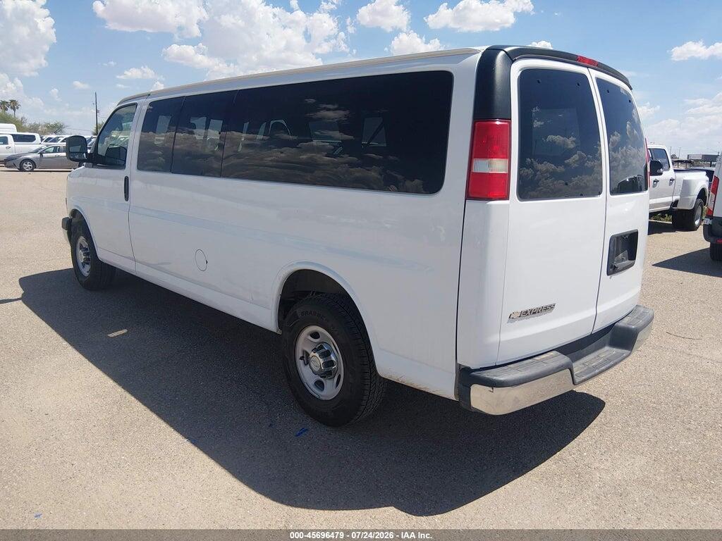 1GAZGPFF8H1225689 2017 CHEVROLET EXPRESS 3500 photo no. 3