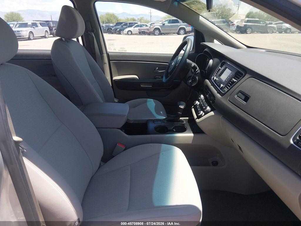 KNDMA5C10J6404902 2018 KIA SEDONA photo no. 5