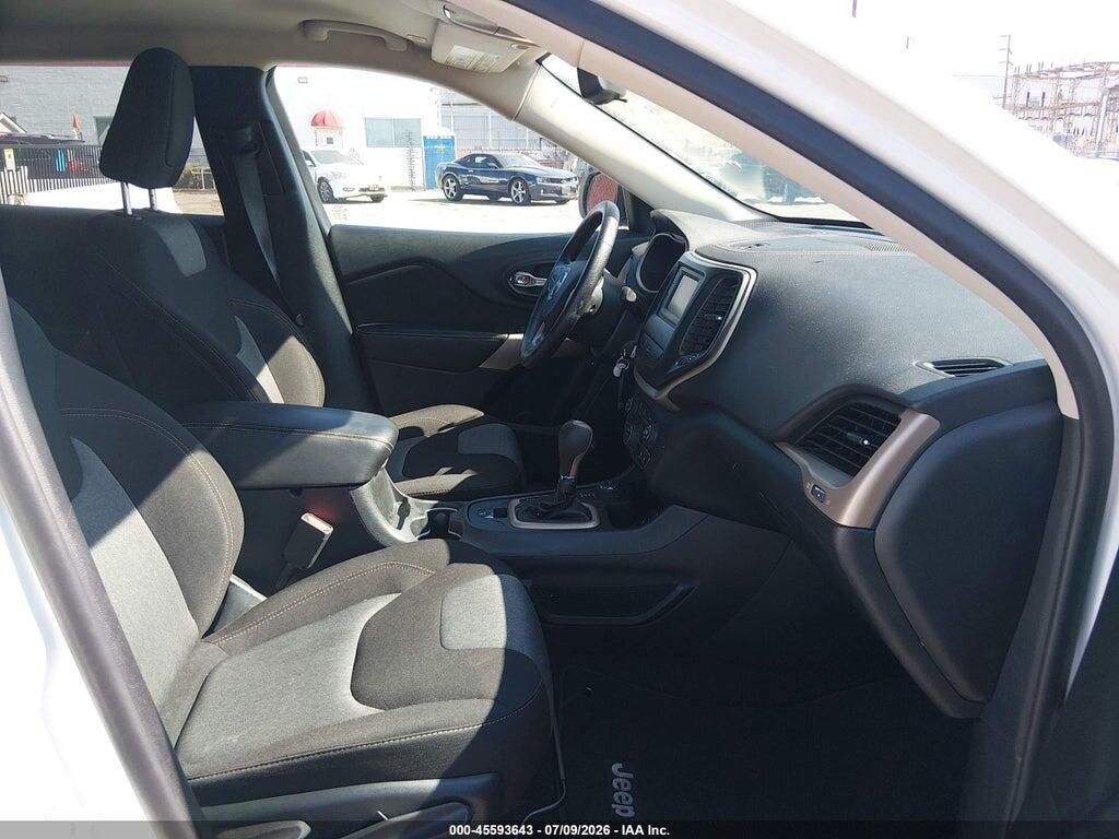 1C4PJMCB0JD528566 2018 JEEP CHEROKEE photo no. 5