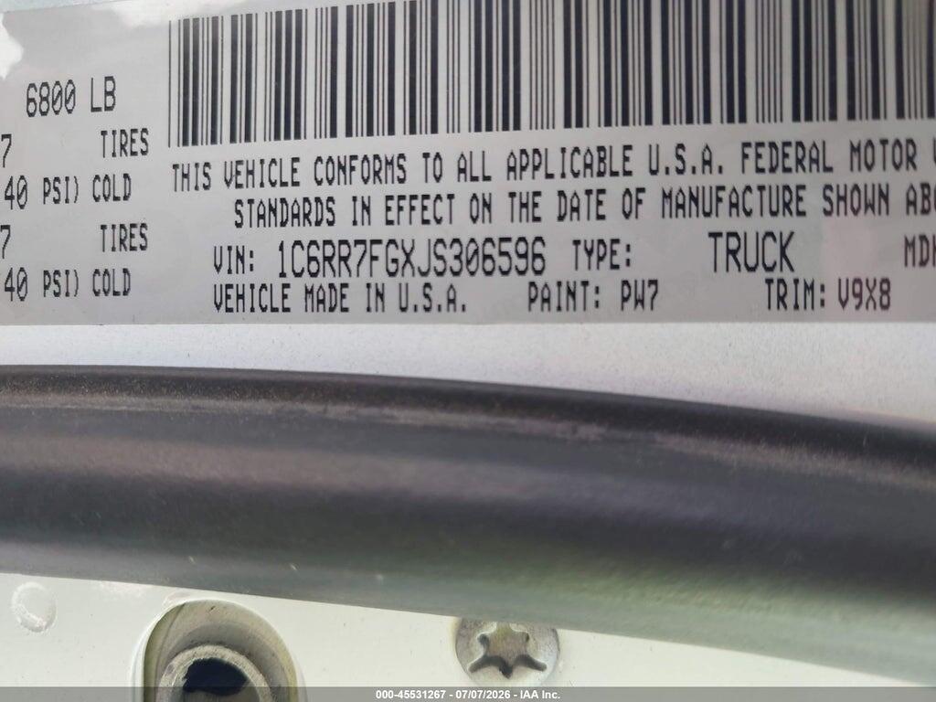 1C6RR7FGXJS306596 2018 RAM 1500 photo no. 9