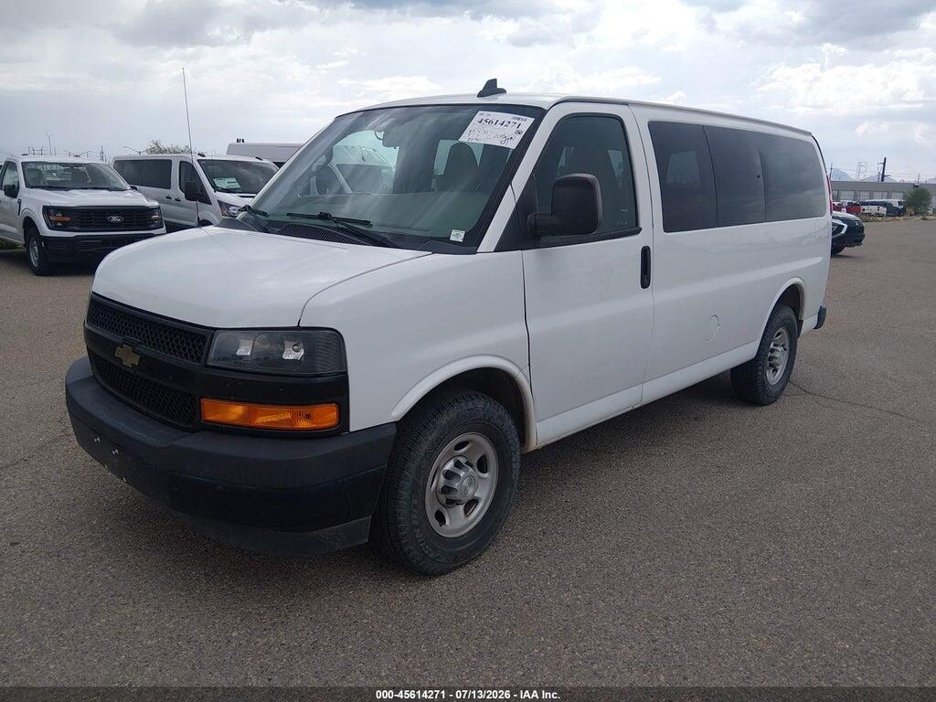 1GAWGEFG8K1184682 2019 CHEVROLET EXPRESS 2500 photo no. 2