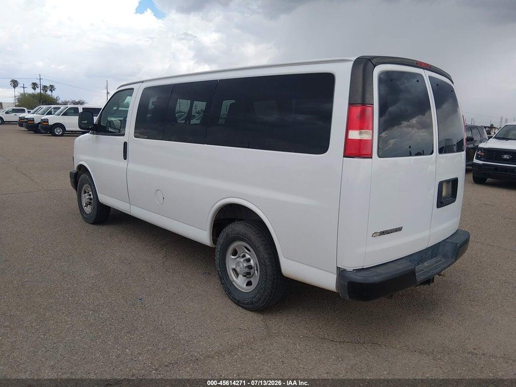 1GAWGEFG8K1184682 2019 CHEVROLET EXPRESS 2500 photo no. 3