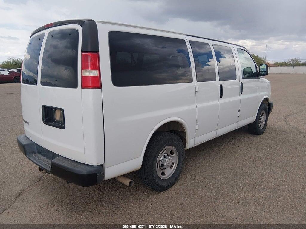 1GAWGEFG8K1184682 2019 CHEVROLET EXPRESS 2500 photo no. 4