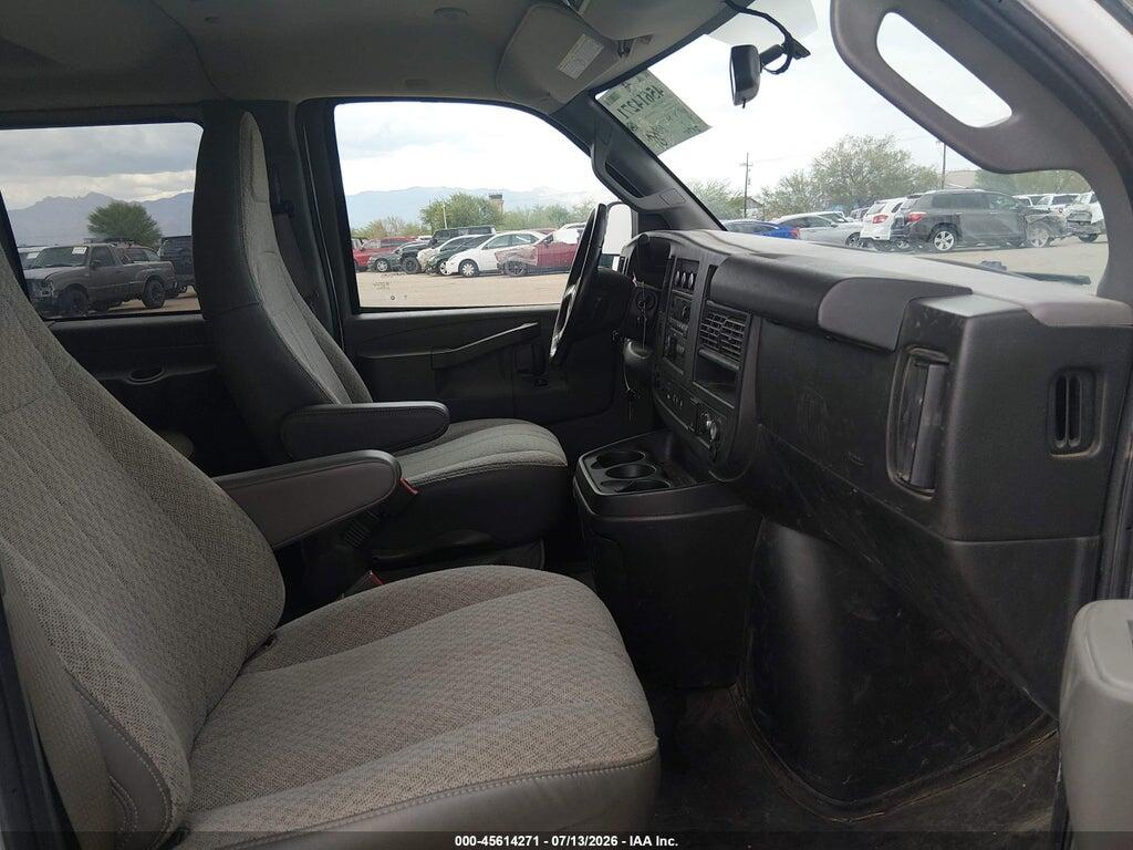 1GAWGEFG8K1184682 2019 CHEVROLET EXPRESS 2500 photo no. 5