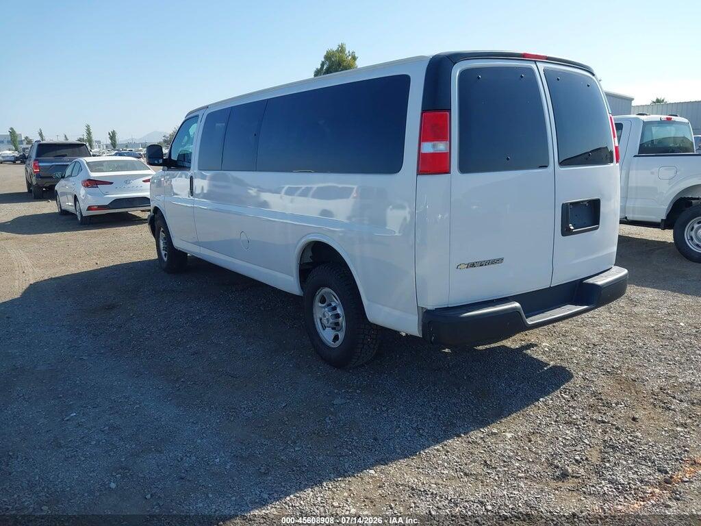 1GAZGNFG2K1328885 2019 CHEVROLET EXPRESS 3500 photo no. 3