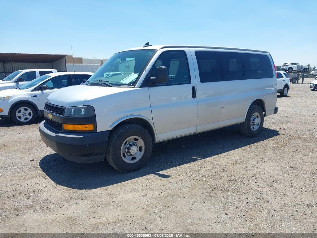 1GAWGEFG1K1287880 2019 CHEVROLET EXPRESS 2500 photo no. 2