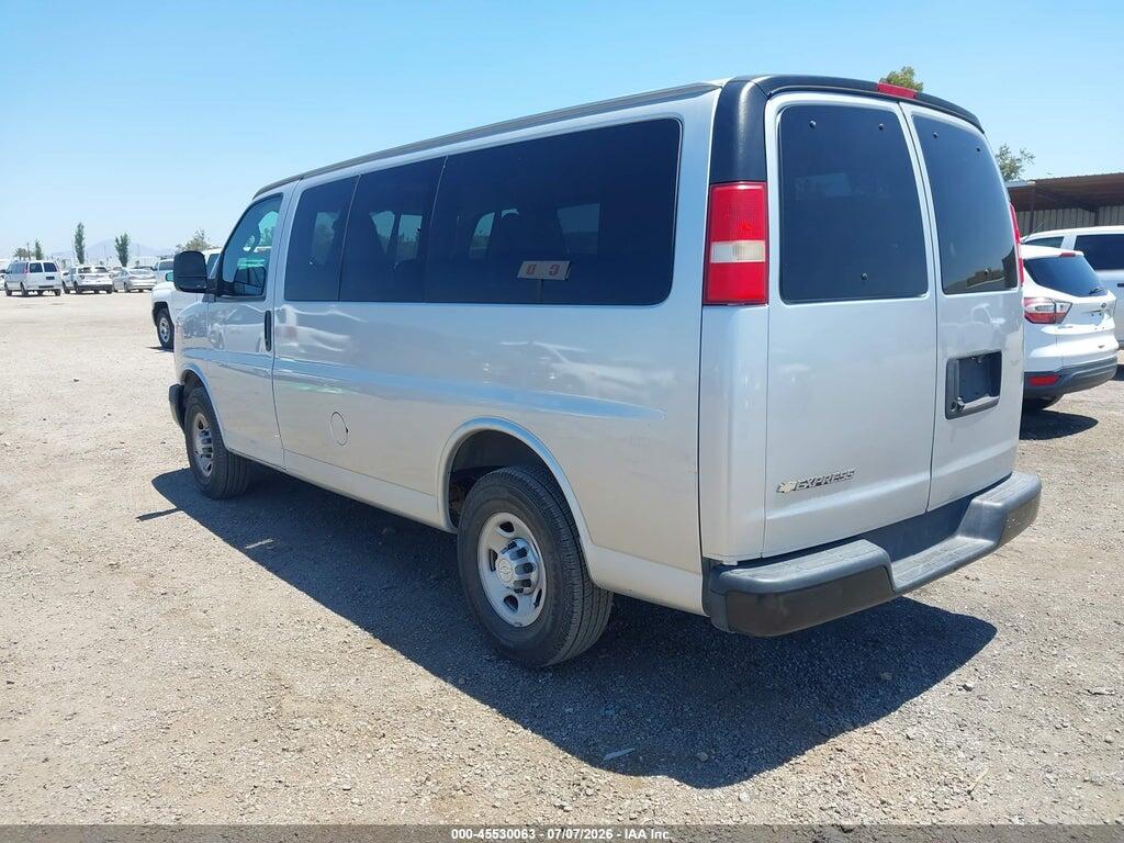 1GAWGEFG1K1287880 2019 CHEVROLET EXPRESS 2500 photo no. 3