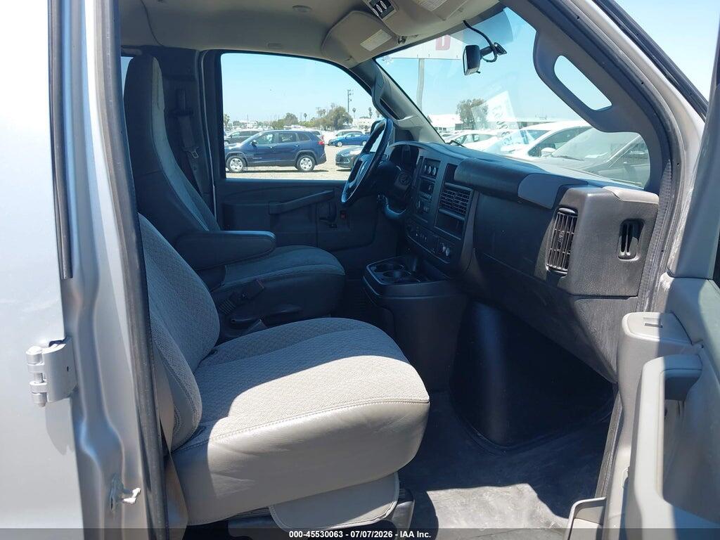 1GAWGEFG1K1287880 2019 CHEVROLET EXPRESS 2500 photo no. 5