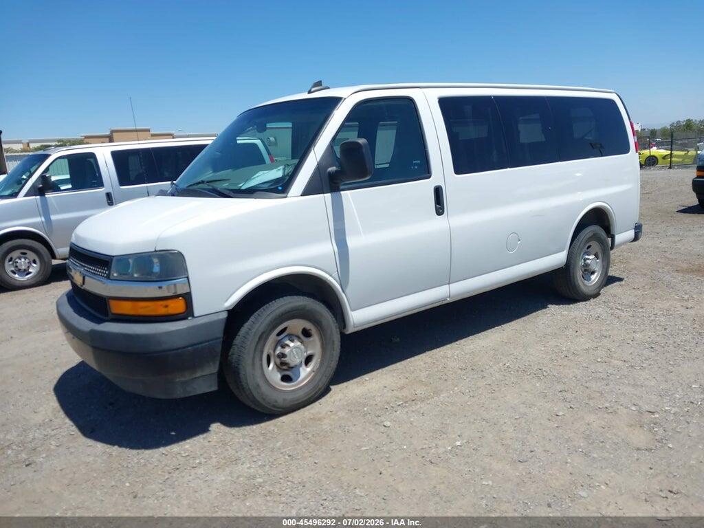 1GAWGEFG8K1290016 2019 CHEVROLET EXPRESS 2500 photo no. 2