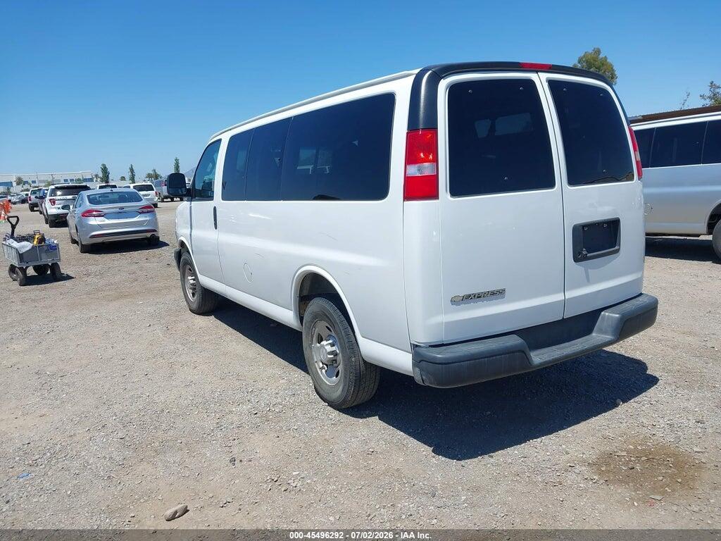 1GAWGEFG8K1290016 2019 CHEVROLET EXPRESS 2500 photo no. 3